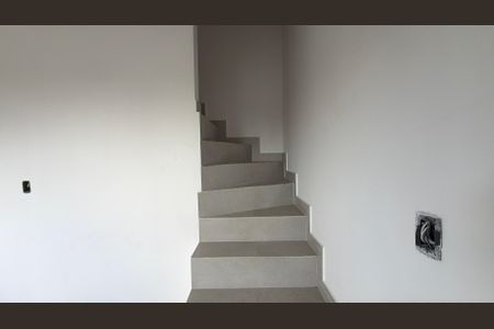 Apartamento para alugar com 85m², 1 quarto e 1 vaga Apartamento para alugar com 85m², 1 quarto e 1 vagaEscada