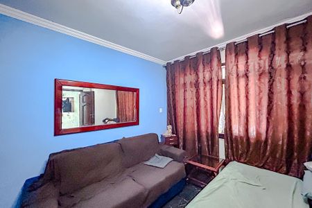 Casa à venda com 217m², 4 quartos e 2 vagasSala