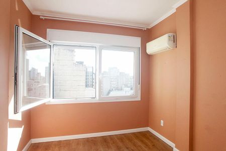 Quarto de kitnet/studio à venda com 1 quarto, 50m² em Centro Histórico, Porto Alegre