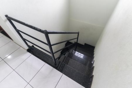 Casa para alugar com 105m², 3 quartos e 2 vagas Casa para alugar com 105m², 3 quartos e 2 vagasEscada