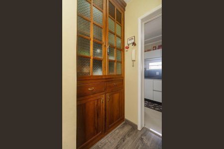Corredor de apartamento à venda com 2 quartos, 80m² em Medianeira, Porto Alegre