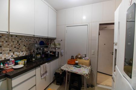 Apartamento à venda com 100m², 3 quartos e 2 vagas Apartamento à venda com 100m², 3 quartos e 2 vagasCozinha e Área de Serviço