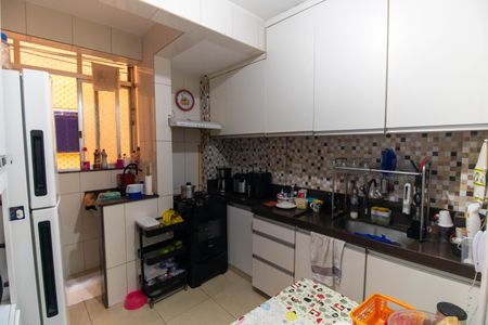 Apartamento à venda com 100m², 3 quartos e 2 vagas Apartamento à venda com 100m², 3 quartos e 2 vagasCozinha e Área de Serviço