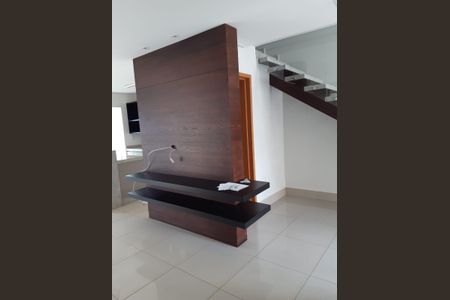 Casa de condomínio para alugar com 150m², 3 quartos e 2 vagasSala