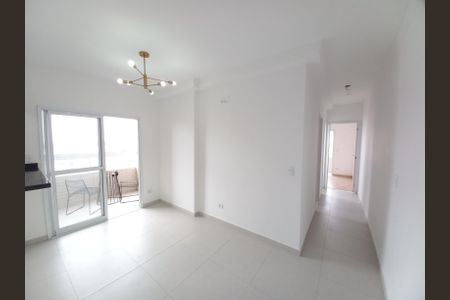 Sala de apartamento para alugar com 2 quartos, 58m² em Parque Bitaru, São Vicente