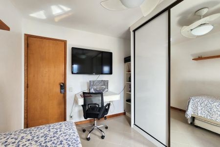 Apartamento à venda com 77m², 3 quartos e 1 vagaQuarto 2