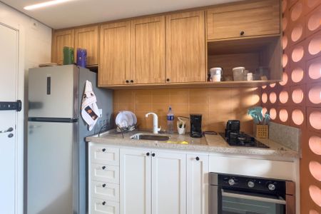 Sala e cozinha de apartamento para alugar com 1 quarto, 29m² em Jardim da Gloria, São Paulo