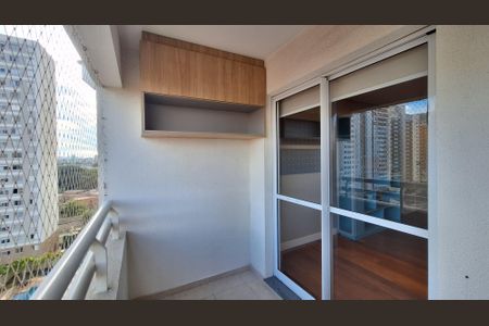 Apartamento à venda com 70m², 2 quartos e 1 vaga Apartamento à venda com 70m², 2 quartos e 1 vagaVaranda