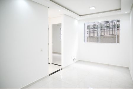 Sala de apartamento para alugar com 2 quartos, 40m² em Parque Bristol, São Paulo