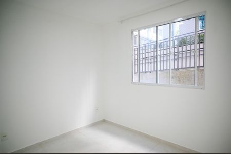 Quarto 1 de apartamento para alugar com 2 quartos, 40m² em Parque Bristol, São Paulo