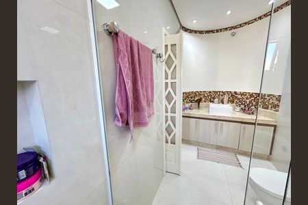 Casa à venda com 223m², 3 quartos e 3 vagasBanheiro da Suíte