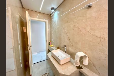 Casa à venda com 223m², 3 quartos e 3 vagasBanheiro 2