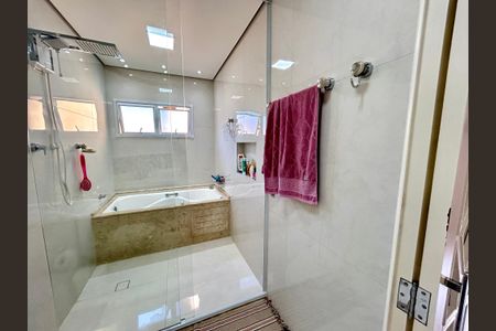 Casa à venda com 223m², 3 quartos e 3 vagasBanheiro da Suíte
