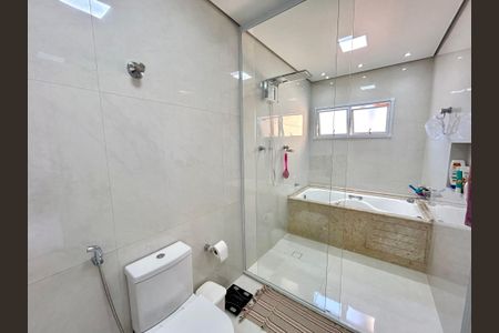 Casa à venda com 223m², 3 quartos e 3 vagasBanheiro da Suíte
