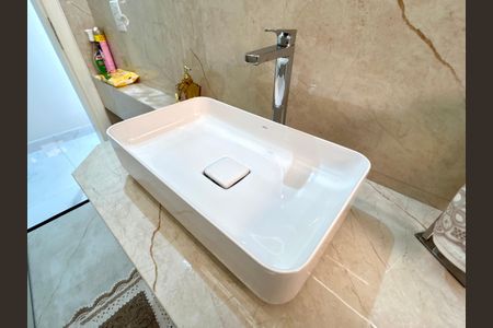 Casa à venda com 223m², 3 quartos e 3 vagasBanheiro 2