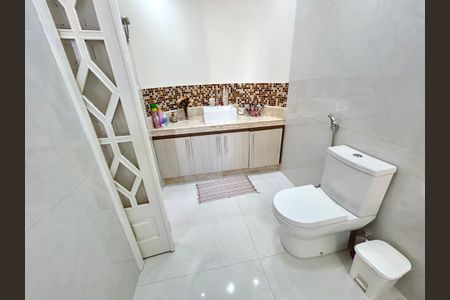 Casa à venda com 223m², 3 quartos e 3 vagasBanheiro da Suíte