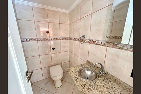 Casa à venda com 223m², 3 quartos e 3 vagasBanheiro 3
