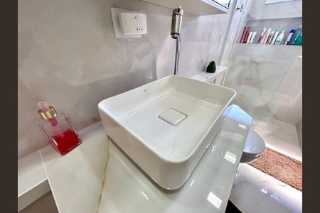 Casa à venda com 223m², 3 quartos e 3 vagasBanheiro 1