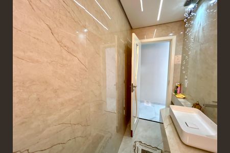 Casa à venda com 223m², 3 quartos e 3 vagasBanheiro 2