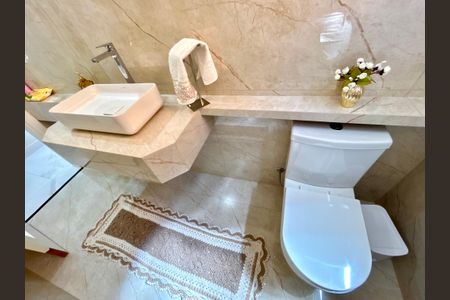 Casa à venda com 223m², 3 quartos e 3 vagasBanheiro 2