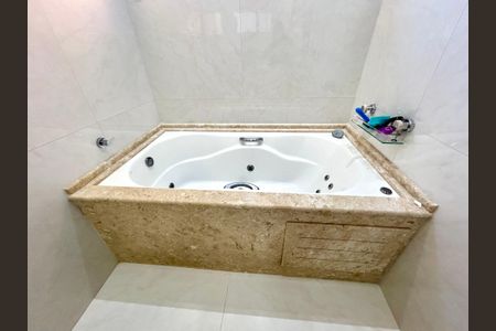 Casa à venda com 223m², 3 quartos e 3 vagasBanheiro da Suíte
