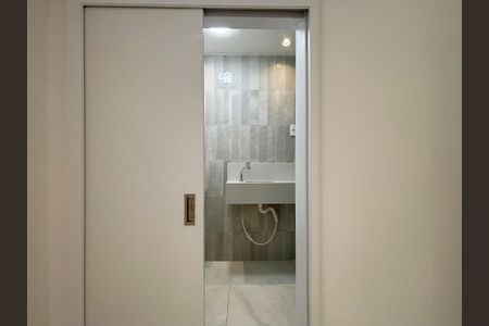 Apartamento à venda com 135m², 4 quartos e 1 vagaSuíte - banheiro