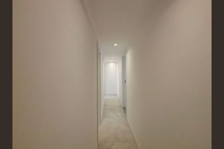 Apartamento à venda com 135m², 4 quartos e 1 vagaSala - corredor de acesso aos cômodos