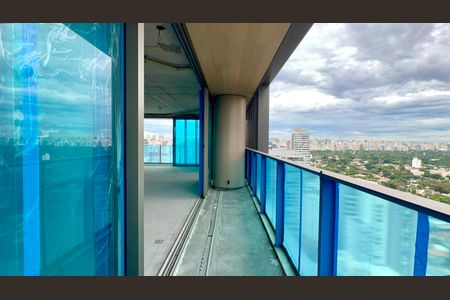 Apartamento à venda com 233m², 3 quartos e 3 vagas Apartamento à venda com 233m², 3 quartos e 3 vagasVaranda