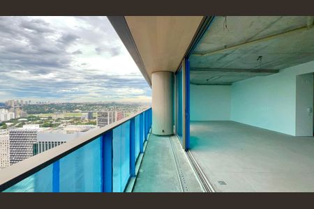 Apartamento à venda com 233m², 3 quartos e 3 vagas Apartamento à venda com 233m², 3 quartos e 3 vagasVaranda