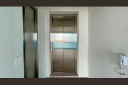 Apartamento à venda com 233m², 3 quartos e 3 vagas Apartamento à venda com 233m², 3 quartos e 3 vagasEntrada Privativa