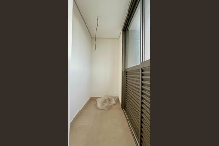 Apartamento à venda com 233m², 3 quartos e 3 vagas Apartamento à venda com 233m², 3 quartos e 3 vagasQuarto de Serviço