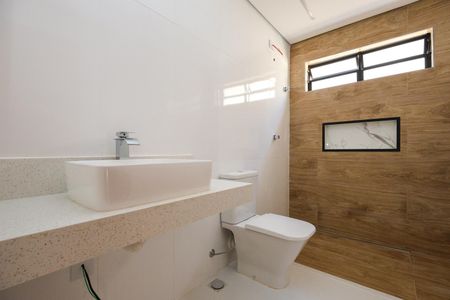 Casa à venda com 196m², 3 quartos e 2 vagas Casa à venda com 196m², 3 quartos e 2 vagasBanheiro da Suíte