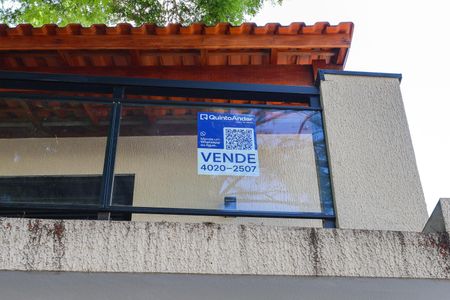 Casa à venda com 196m², 3 quartos e 2 vagas Casa à venda com 196m², 3 quartos e 2 vagasFachada