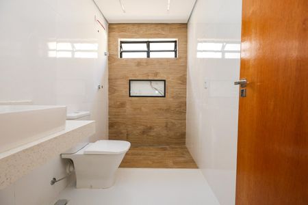 Casa à venda com 196m², 3 quartos e 2 vagas Casa à venda com 196m², 3 quartos e 2 vagasBanheiro da Suíte