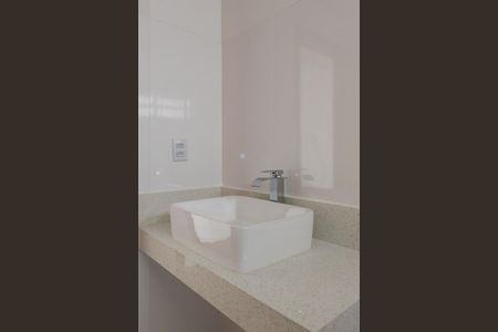 Casa à venda com 196m², 3 quartos e 2 vagas Casa à venda com 196m², 3 quartos e 2 vagasBanheiro da Suíte