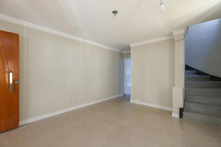 Casa à venda com 196m², 3 quartos e 2 vagas Casa à venda com 196m², 3 quartos e 2 vagasSala