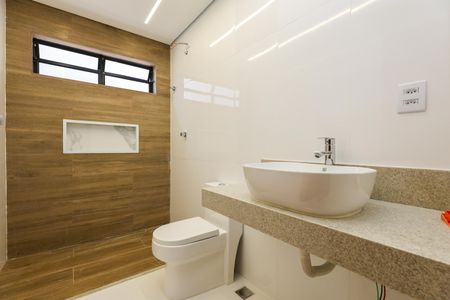 Casa à venda com 196m², 3 quartos e 2 vagas Casa à venda com 196m², 3 quartos e 2 vagasBanheiro