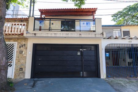 Casa à venda com 196m², 3 quartos e 2 vagas Casa à venda com 196m², 3 quartos e 2 vagasFachada