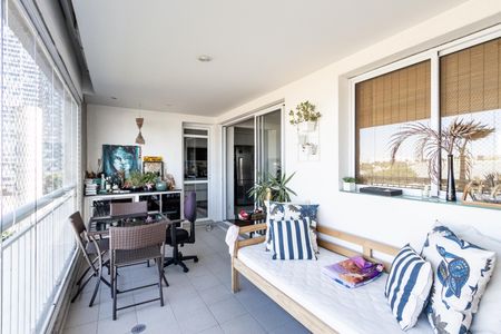 Apartamento à venda com 78m², 1 quarto e 1 vagaVaranda
