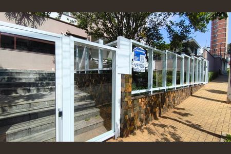 Apartamento à venda com 92m², 2 quartos e 2 vagasFachada + Plaquinha