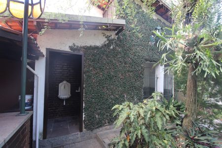 Casa à venda com 450m², 4 quartos e 4 vagasQuintal - Banheiro e canil 
