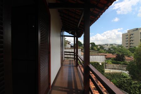 Casa à venda com 450m², 4 quartos e 4 vagasSuíte 1 - Varanda