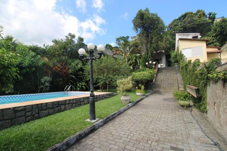 Casa à venda com 450m², 4 quartos e 4 vagasQuintal - Garagem 