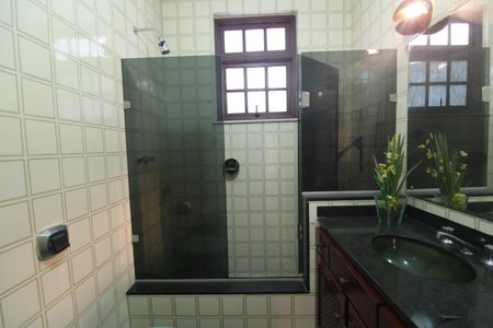 Casa à venda com 450m², 4 quartos e 4 vagasBanheiro social 