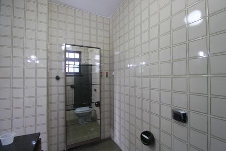 Casa à venda com 450m², 4 quartos e 4 vagasBanheiro da suíte 2