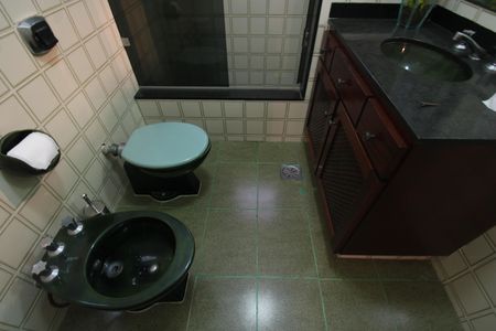 Casa à venda com 450m², 4 quartos e 4 vagasBanheiro social 
