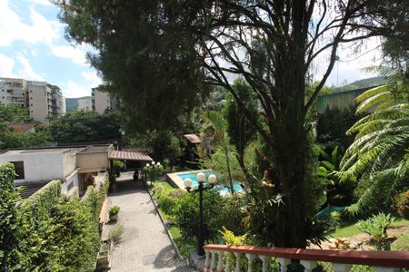 Casa à venda com 450m², 4 quartos e 4 vagasQuintal