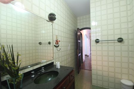 Casa à venda com 450m², 4 quartos e 4 vagasBanheiro social 