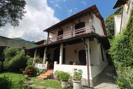 Casa à venda com 450m², 4 quartos e 4 vagasFrente da casa