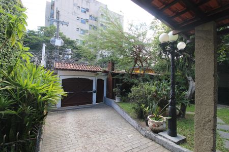Casa à venda com 450m², 4 quartos e 4 vagasQuintal - Garagem 